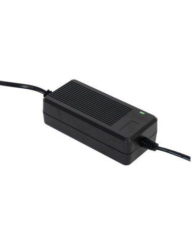 pAdaptador CA CC con voltaje seleccionable y 7 conectores intercambiables compatibles con las conexiones CC mas comunesbrAlimen